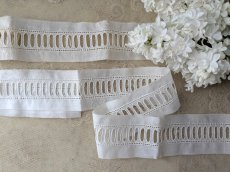 画像1: フランスアンティーク リボン通し穴のあるレース 65cm＋82cm (1)