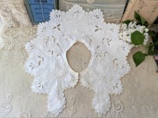 画像4: フランスアンティーク カットワーク刺繍のつけ襟 リボンガーランド (4)