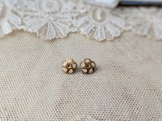 画像4: フランス 1900年前後 ゴールドメタル極小ボタン お花ペイント 8mm (4)