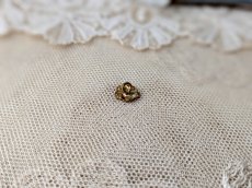 画像3: フランス 1900年前後 ゴールドメタル極小ボタン お花ペイント 8mm (3)
