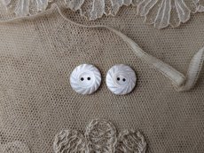 画像3: フランスアンティーク カット入り貝ボタン 2個セット 15mm (3)