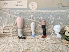 画像6: ドイツアンティーク ドールパーツ 黒いストラップシューズの右足 ビスク 6.0cm (6)