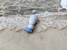 画像5: ドイツアンティーク ドールパーツ 水色ボティンの左足 ビスク 4.3cm (5)