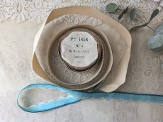 画像2: フランスアンティーク  巻きリボン Pon.1658 水色スカラップ (2)