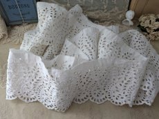 画像4: フランスヴィンテージ 円形状カットワーク刺繍スカラップレース 130cm (4)
