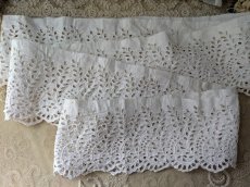 画像1: フランスヴィンテージ 円形状カットワーク刺繍スカラップレース 130cm (1)