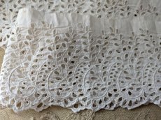 画像2: フランスヴィンテージ 円形状カットワーク刺繍スカラップレース 130cm (2)