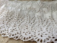 画像3: フランスヴィンテージ 円形状カットワーク刺繍スカラップレース 130cm (3)