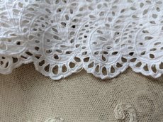 画像7: フランスヴィンテージ 円形状カットワーク刺繍スカラップレース 130cm (7)