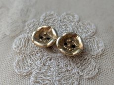 画像2: フランス ヴィンテージ ゴールドメタルボタン お花 2個セット 17mm (2)