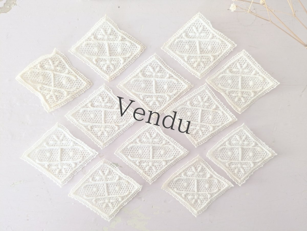 画像1: フランスヴィンテージ 小さなレースモチーフ 12枚セット 4.5×5.5cm (1)