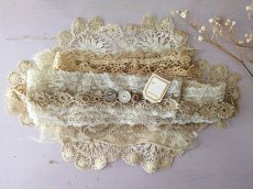 画像8: フランスアンティーク レース＆はぎれ6種セット+貝ボタン＋タグつき (8)