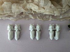 画像2: フランス 1910-1920年頃 ビスクドールパーツ リボンの女の子2体セット 5cm (2)