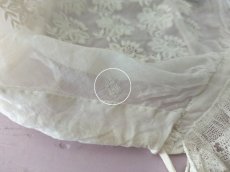 画像7: フランス 1900年前後 白糸刺繍のボネ (7)
