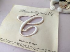 画像4: フランスアンティーク　Plumetis-Express 刺繍イニシャルシート "C" No.4 (4)