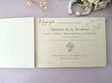 画像2: フランスアンティーク DMC アルファベ刺繍図案 ALPHABET DE LA BRODEUSE (2)