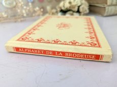 画像12: フランスアンティーク DMC アルファベ刺繍図案 ALPHABET DE LA BRODEUSE (12)