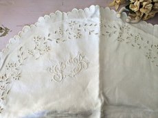 画像2: フランス 1900年前後 PB刺繍入り半月型枕カバー (2)
