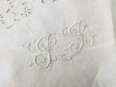 画像3: フランス 1900年前後 PB刺繍入り半月型枕カバー (3)