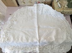 画像1: フランス 1900年前後 PB刺繍入り半月型枕カバー (1)