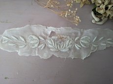 画像2: フランス19世紀後半 白糸刺繍の装飾用パーツ6枚セット (2)