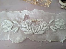 画像3: フランス19世紀後半 白糸刺繍の装飾用パーツ6枚セット (3)