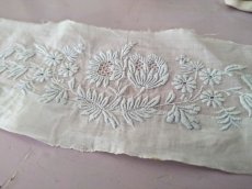 画像7: フランス19世紀後半 白糸刺繍の装飾用パーツ6枚セット (7)