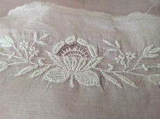 画像10: フランス19世紀後半 白糸刺繍の装飾用パーツ6枚セット (10)