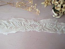 画像11: フランス19世紀後半 白糸刺繍の装飾用パーツ6枚セット (11)