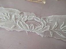 画像13: フランス19世紀後半 白糸刺繍の装飾用パーツ6枚セット (13)