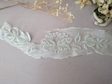 画像16: フランス19世紀後半 白糸刺繍の装飾用パーツ6枚セット (16)