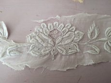 画像17: フランス19世紀後半 白糸刺繍の装飾用パーツ6枚セット (17)