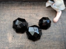 画像1: フランス1900年前後 フレンチジェットボタン  多面カット3個セット 18-21mm (1)