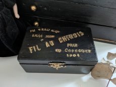 画像1: フランス 20世紀初頭 小さな木箱 FIL AU CHINOIS (1)