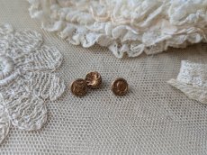 画像1: フランス 1900年前後 ゴールドメタル極小ボタン 7mm 3個セット (1)