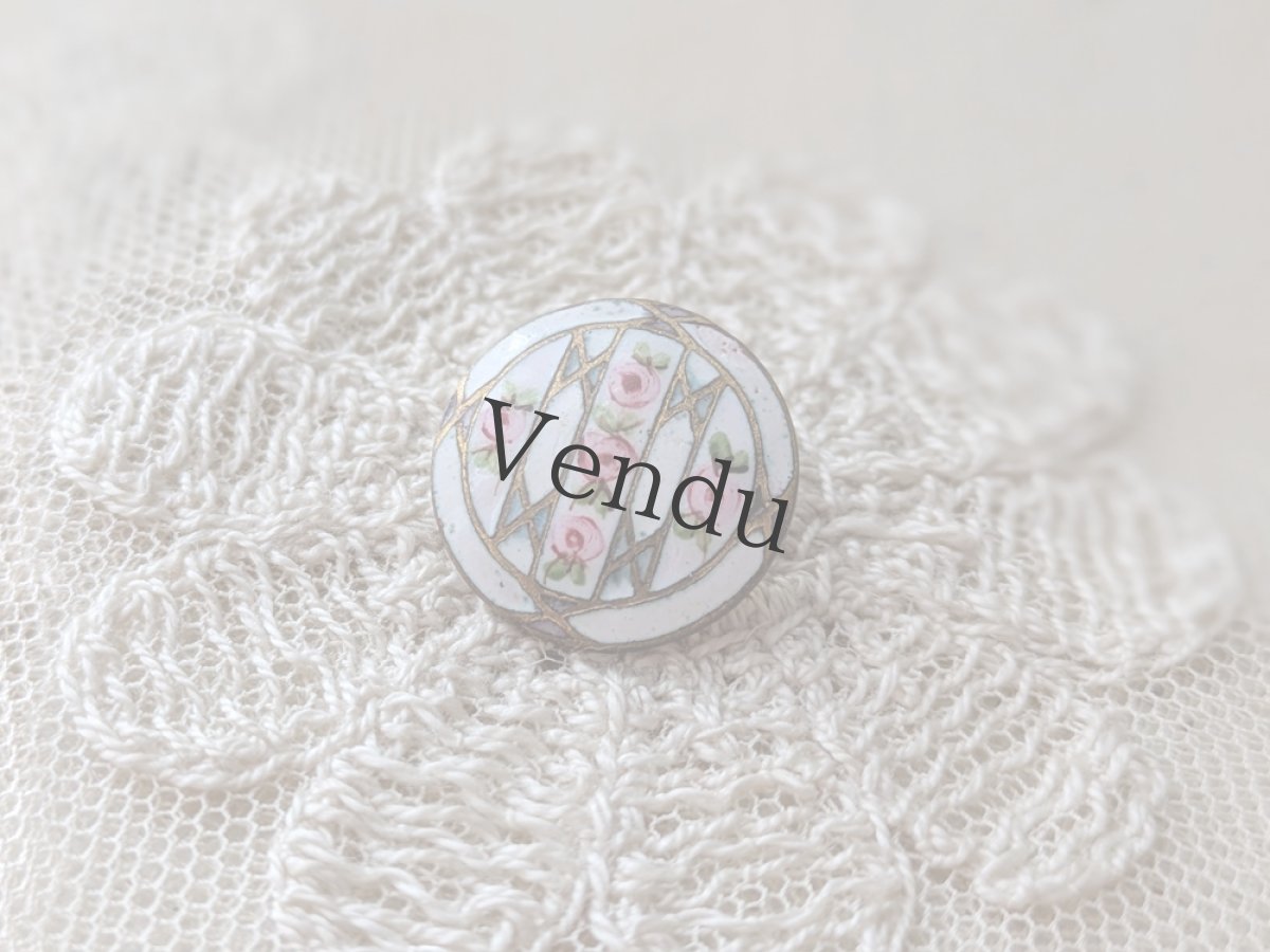 画像2: フランス1900年前後　エマイユボタン 白ローズ 16mm (2)