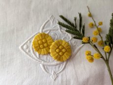 画像1: フランスヴィンテージ お花ボタン 黄色 21mm 2個セット (1)
