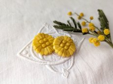 画像2: フランスヴィンテージ お花ボタン 黄色 21mm 2個セット (2)