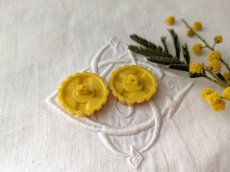 画像3: フランスヴィンテージ お花ボタン 黄色 21mm 2個セット (3)