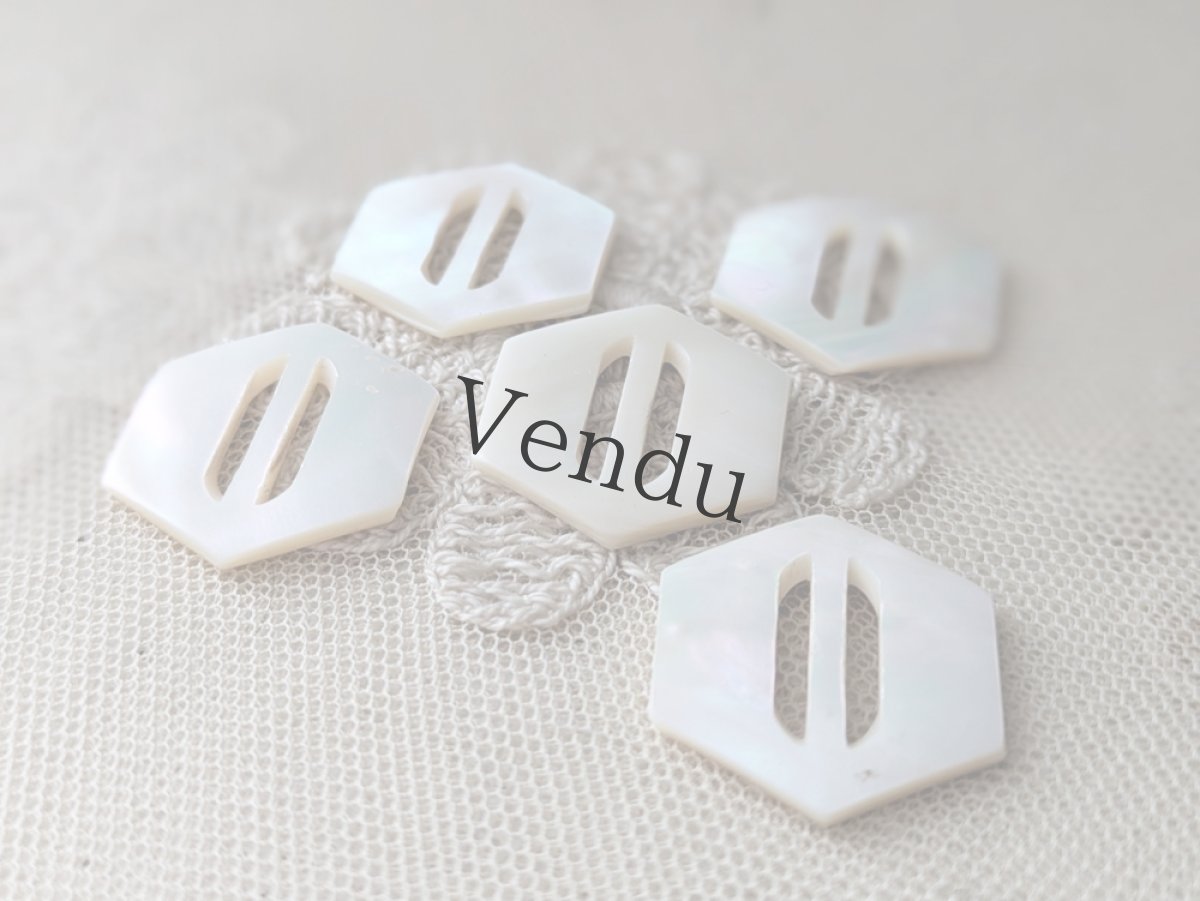 画像2: フランスアンティーク 貝ボタン 六角形 5個セット 23.5mm (2)