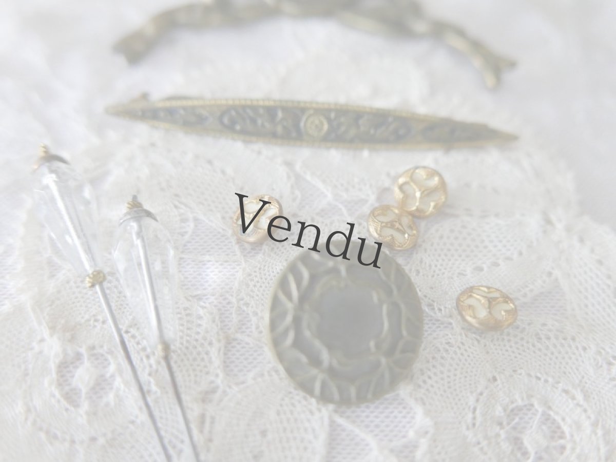 画像6: フランスアンティーク　ドール用 極小白×真鍮ボタン 9mm (6)