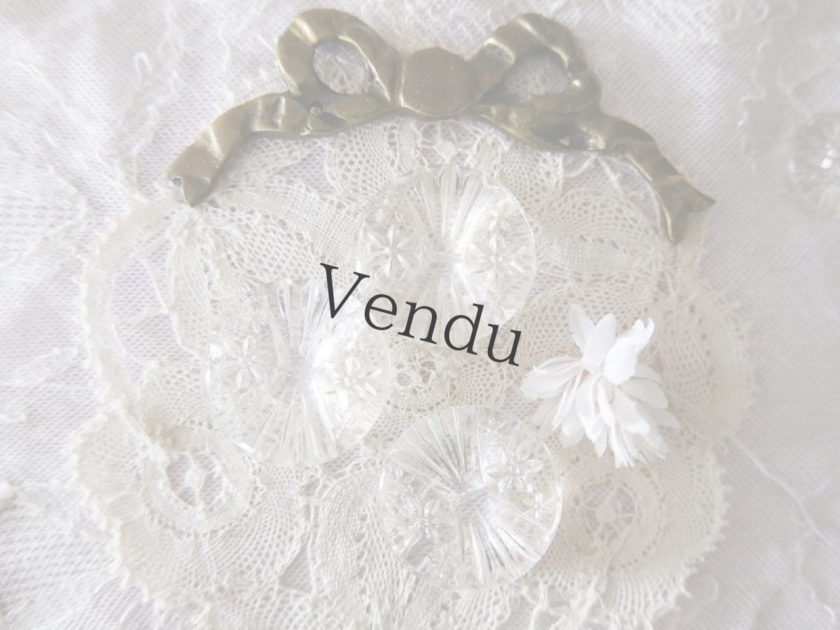 画像2: フランスアンティーク　お花装飾ガラスボタン27mm (2)