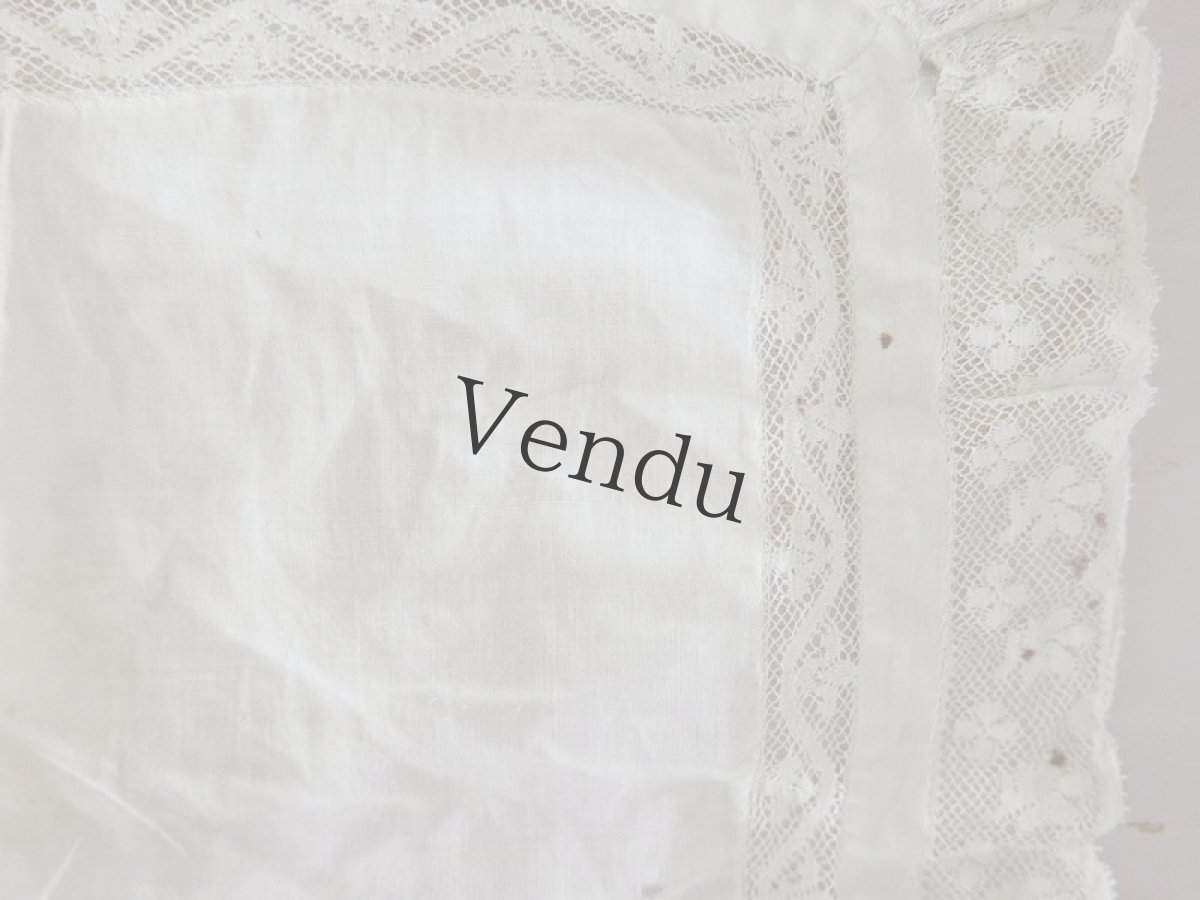画像8: フランスヴィンテージ　蝶の刺繍とヴァレンシエンヌレースの大判ハンカチ (8)