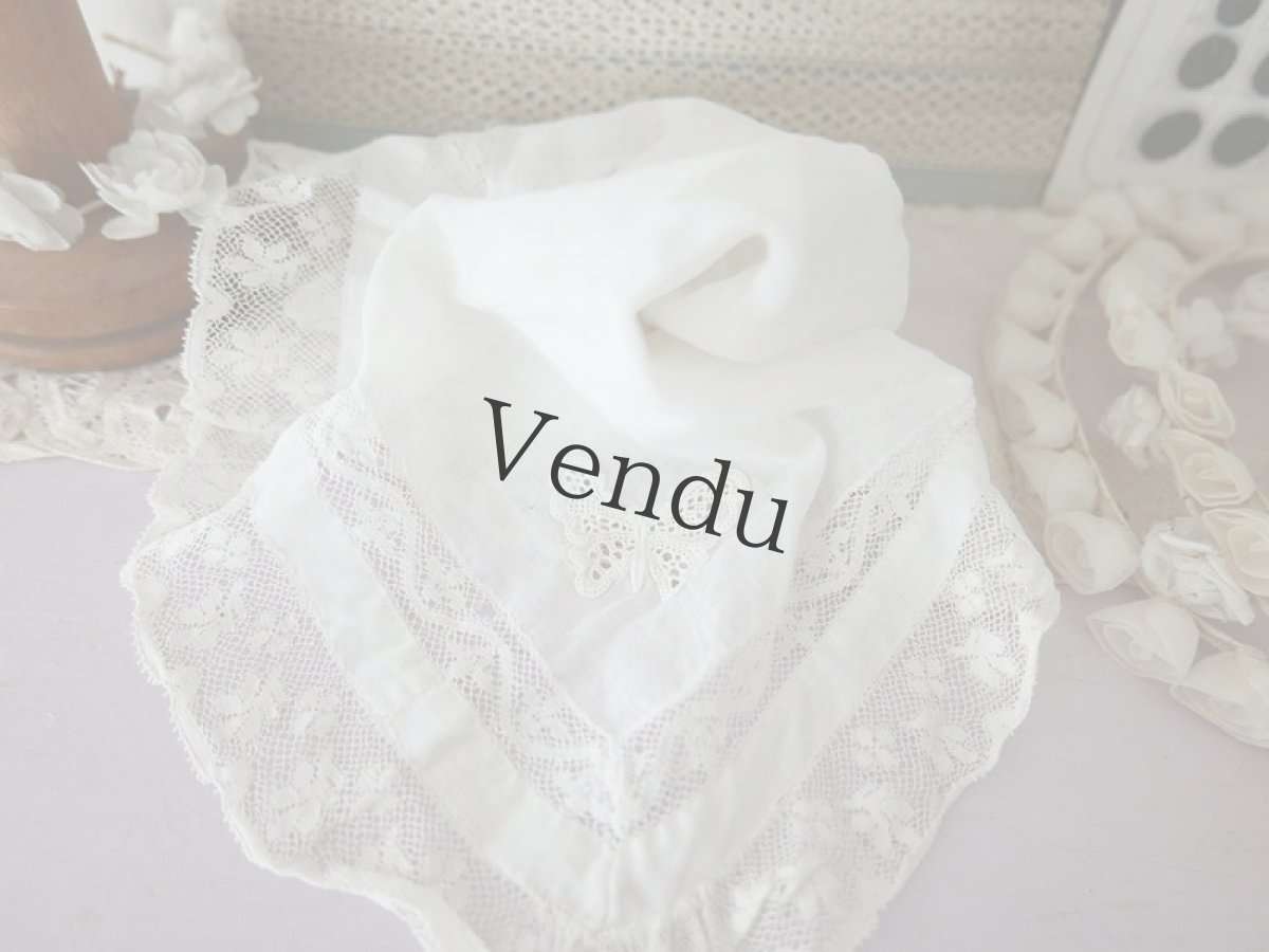 画像4: フランスヴィンテージ　蝶の刺繍とヴァレンシエンヌレースの大判ハンカチ (4)