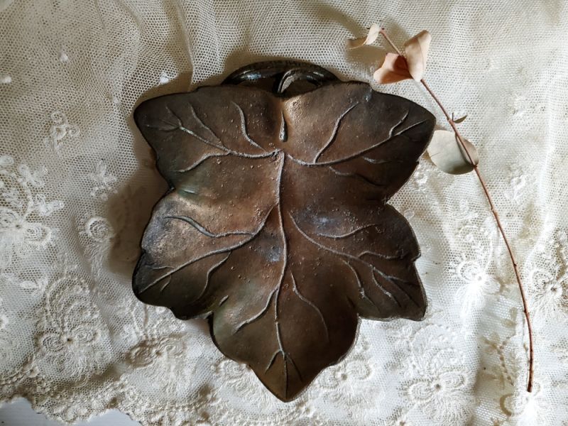 画像1: フランスアンティーク　葡萄の葉 真鍮トレイ／灰皿 (1)