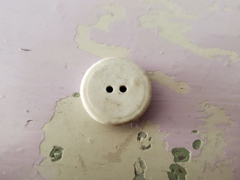 フランスヴィンテージ　陶器ボタン 手描きアネモネ 18mm